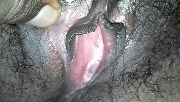 Dixie Belle suce une bite porno française hard dans les toilettes publiques