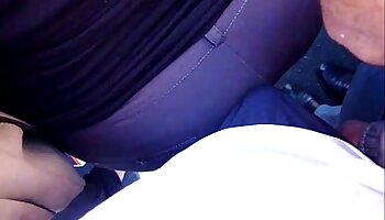 Hottie est accro aux branlettes porno francais fellation