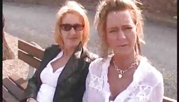 Percé Granny film porno f MILF garce dans sa chatte en métal Piercing tétons