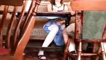 Fenêtre espion fille dans la salle de bain de l'hôtel film porno x américain voyeur caméra cachée