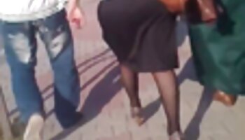 Elle xxx prono français la trouve en train de se masturber sur son lit