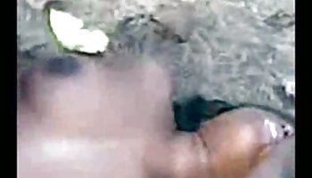 les sourires de syren profitent d'un énorme arbre aux porno secrétaire française teintes sombres