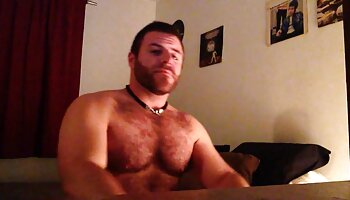 La beauté donne une vidéos érotiques françaises chatte douce à son beau-fils lascif