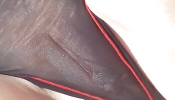 Morgan ray gorge profonde film x porno français 2 weenies ébène dans la salle de bain et se fait gicler le visage et les pectoraux