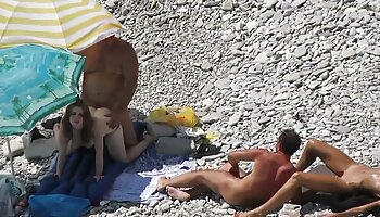 super-super-putain-chaud couguar aux seins porno francais domination géants lachasse martelant le roc dur
