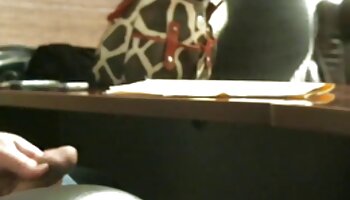 Une soirée pyjama chaude porno africain en français avec des bffs mène à une orgie cornée