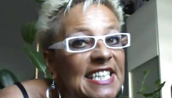 Une jolie porno américaine noir thaïlandaise avec des bretelles prend la bite jusqu'à l'éjaculation interne