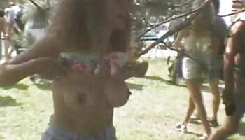 Les filles font porno fran9ais une pipe et se masturbent dans le train