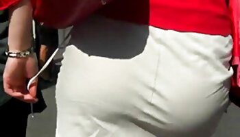 Salope aux cheveux de corbeau avec un gros cul baisée sur le video porno gratuite française canapé rouge