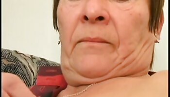 Les seins porno black américain de la fille aux gros seins rebondissent après une baise intense